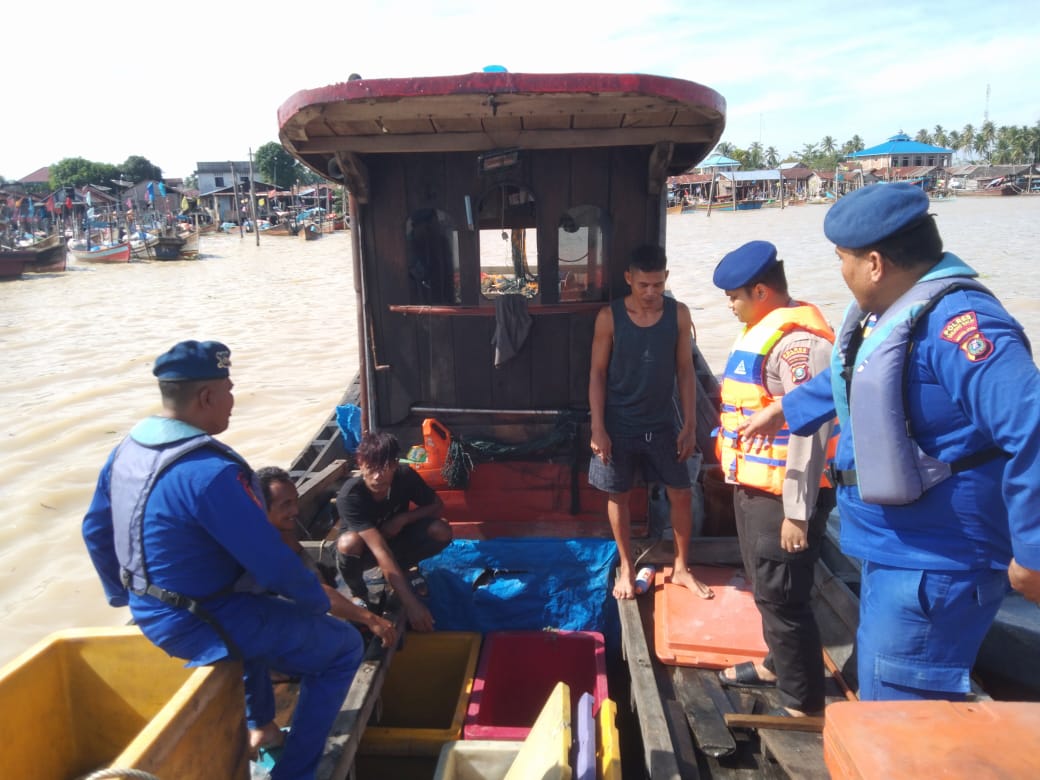 Antisipasi Masuk Narkoba Melalui Kapal, Sat Polairud Polres Tanjung Balai Periksa Kapal Yang Masuk Perairan Tanjung Balai