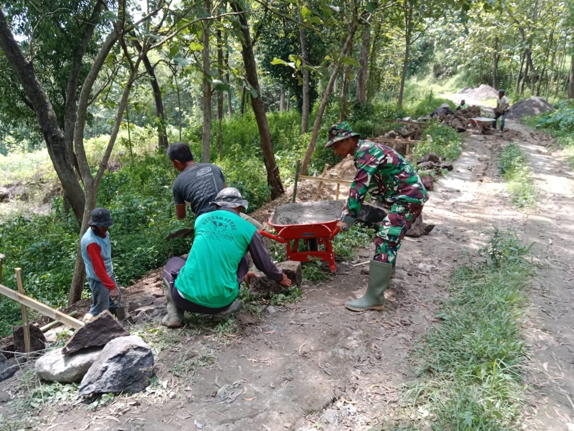 Pembangunan Infrastruktur Desa Gunung Hidupkan Budaya Gotong Royong