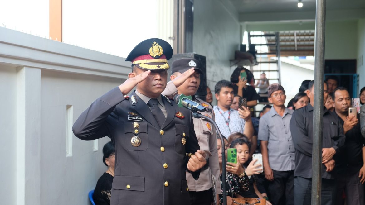 Upacara Persemayaman Jenazah Personilnya AIPTU Edison Sitinjak Di Hadiri Polres Tanjungbalai