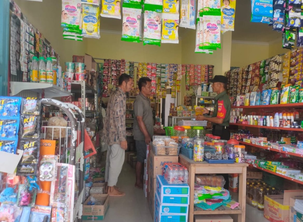 Pendataan Harga Sembako oleh Babinsa Antisipasi Lonjakan Harga