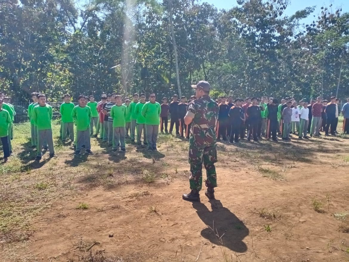 Babinsa Ampel Turut Bentuk Karakter Generasi Muda Sejak Dini