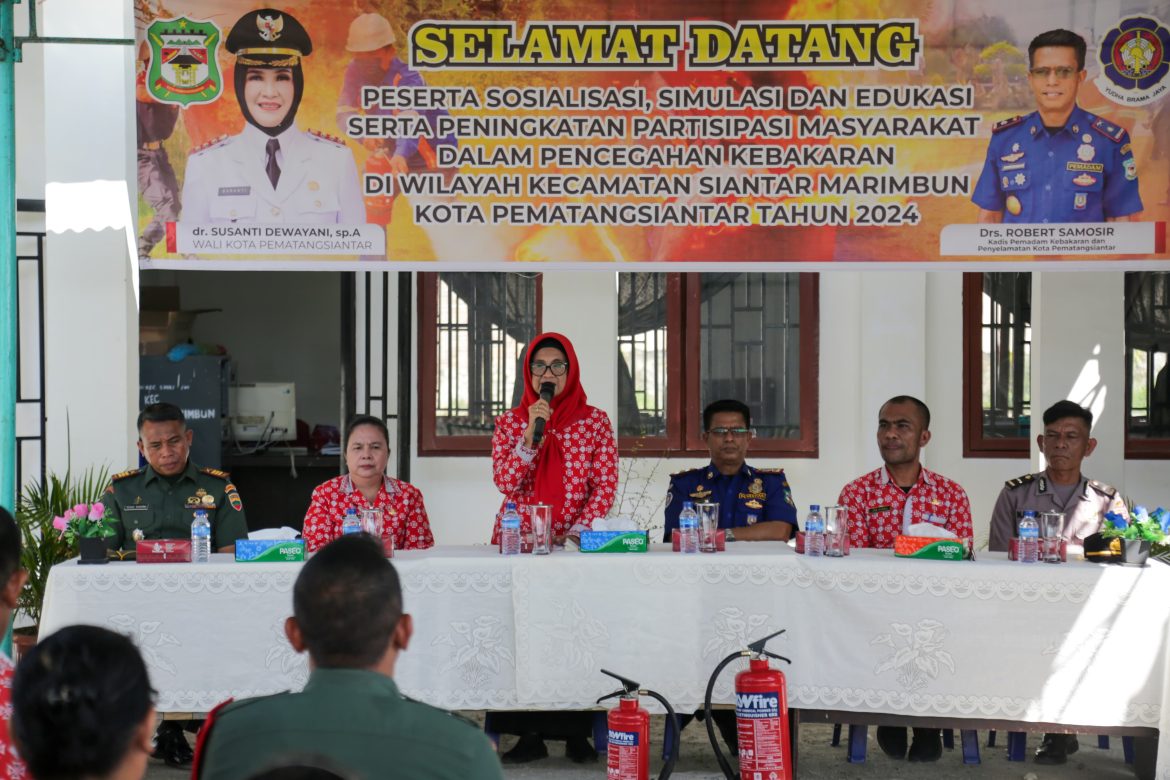 Edukasi dan Simulasi Pemadaman Kebakaran, di Kantor Camat Siantar Marimbun.
