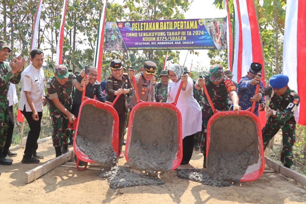 Buka TMMD Pare Mondokan, Bupati Sragen Puji Letkol Inf Yoga