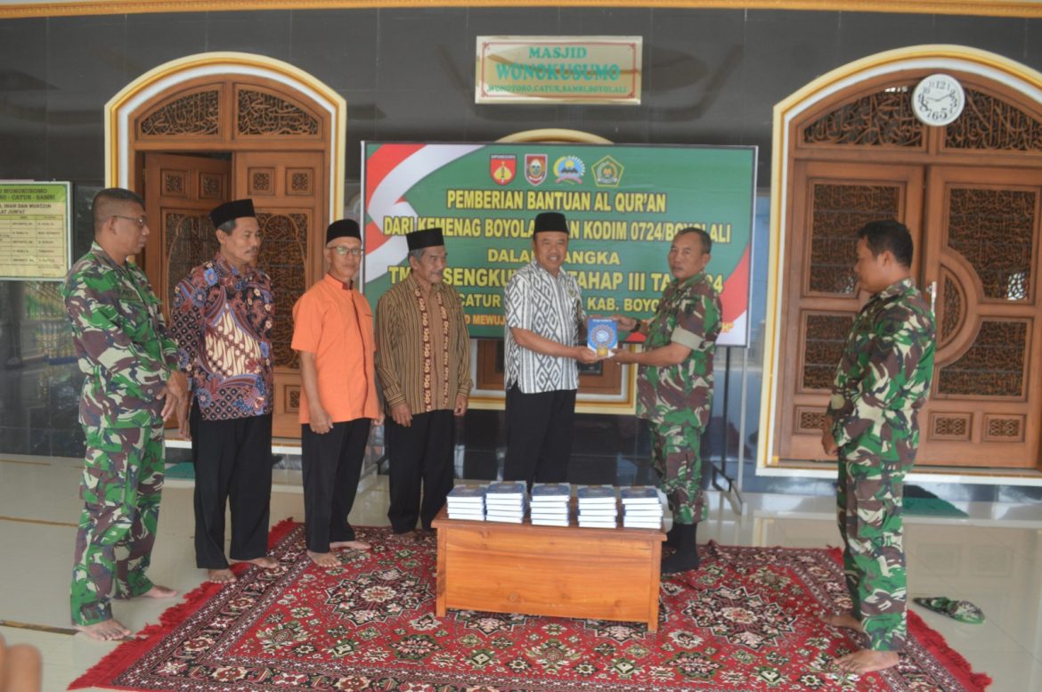 TMMD Desa Catur, Kemenag Boyolali Bagikan Puluhan Al Quran