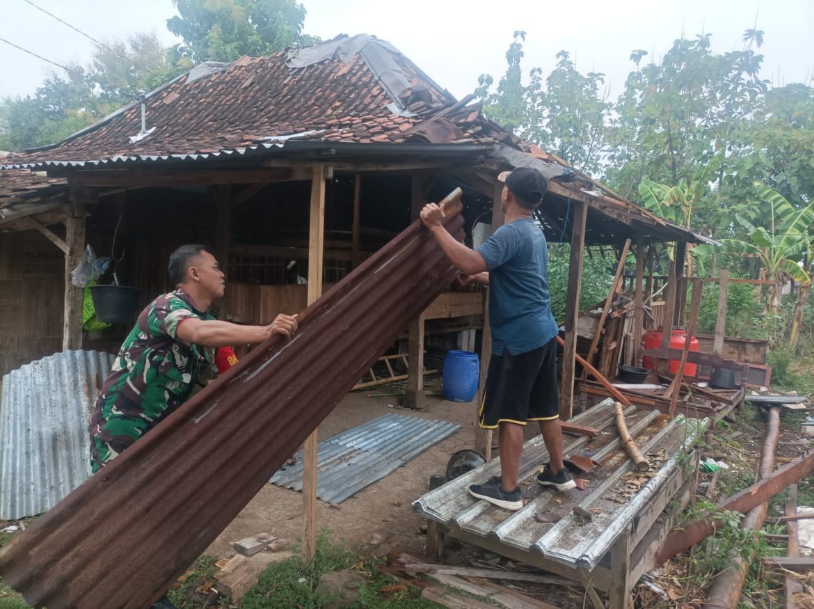 Jalin Keharmonisan Babinsa Kemusu Ikut Atasi Kesulitan Warga
