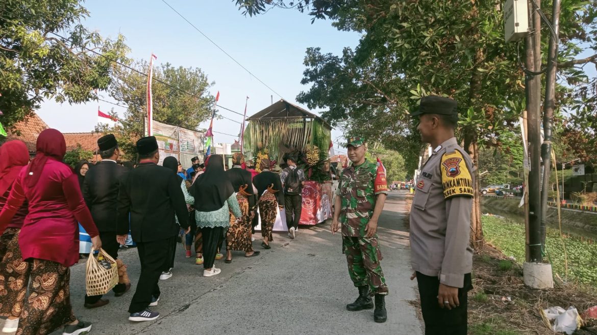 Babinsa Dan Bhabinkamtibmas Sambi Kawal Karnaval Semarakkan HUT RI Ke-79