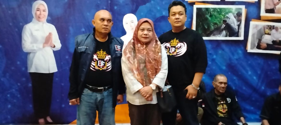 Pengukuhan dan Pelantikan 15 Ketua kec.dan 15 Ketua Kelurahan di Posko Pemenangan Fitrianti Agustinda.