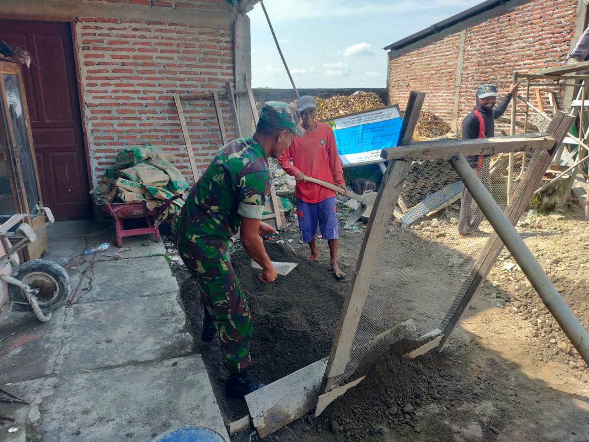Bantu Rehab Rumah Wujud Kedekatan Babinsa dan Masyarakat
