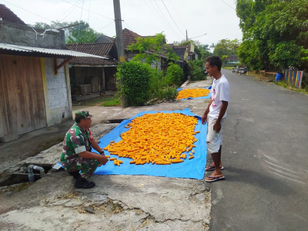Membantu Dan Memotivasi Warga Merupakan Tugas Babinsa