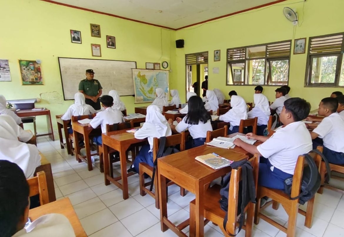 Danramil Berikan Pengarahan dan Motivasi kepada Siswa SMP, Bangun Karakter Generasi Muda