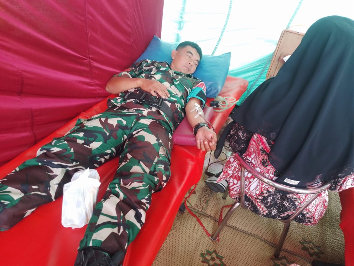Babinsa Berikan Darah, Tunjukkan Kepedulian dan Semangat Gotong Royong