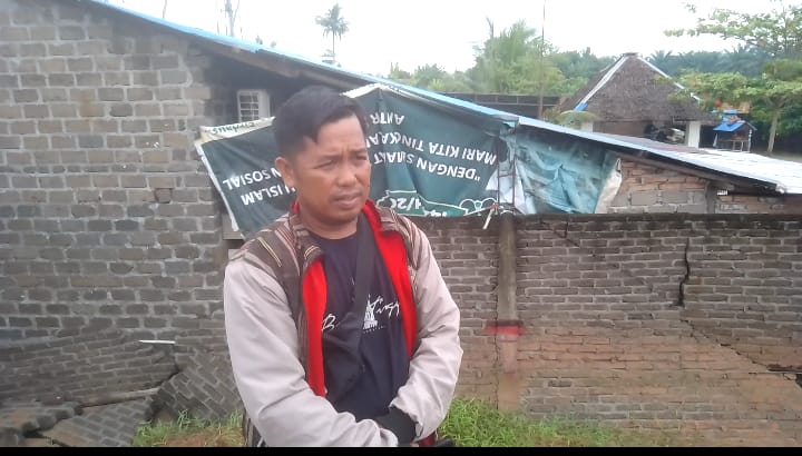 Diduga Aktifitas Tanah Urug,Intensitas Hujan Tinggi Robohkan Tembok Pagar Rumah Warga,Mengalami Kerugian Puluhan Juta