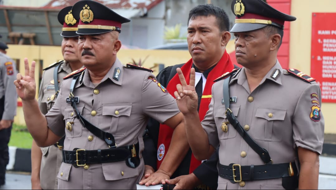 Hans Silalahi dan Ramses Butarbutar Ucapkan Selamat kepada Kapolsek Pagar Merbau IPTU Ronald Sihite