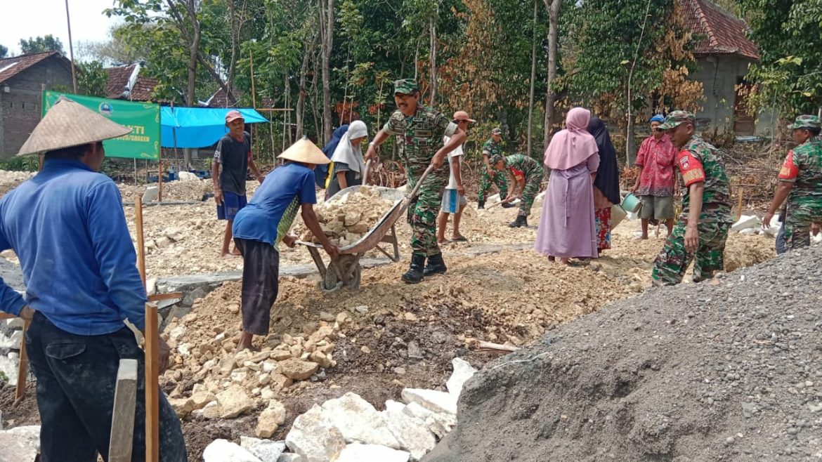 Peduli Tempat Ibadah, Koramil Gesi Berjibaku Bersama Warga Bangun Mushola