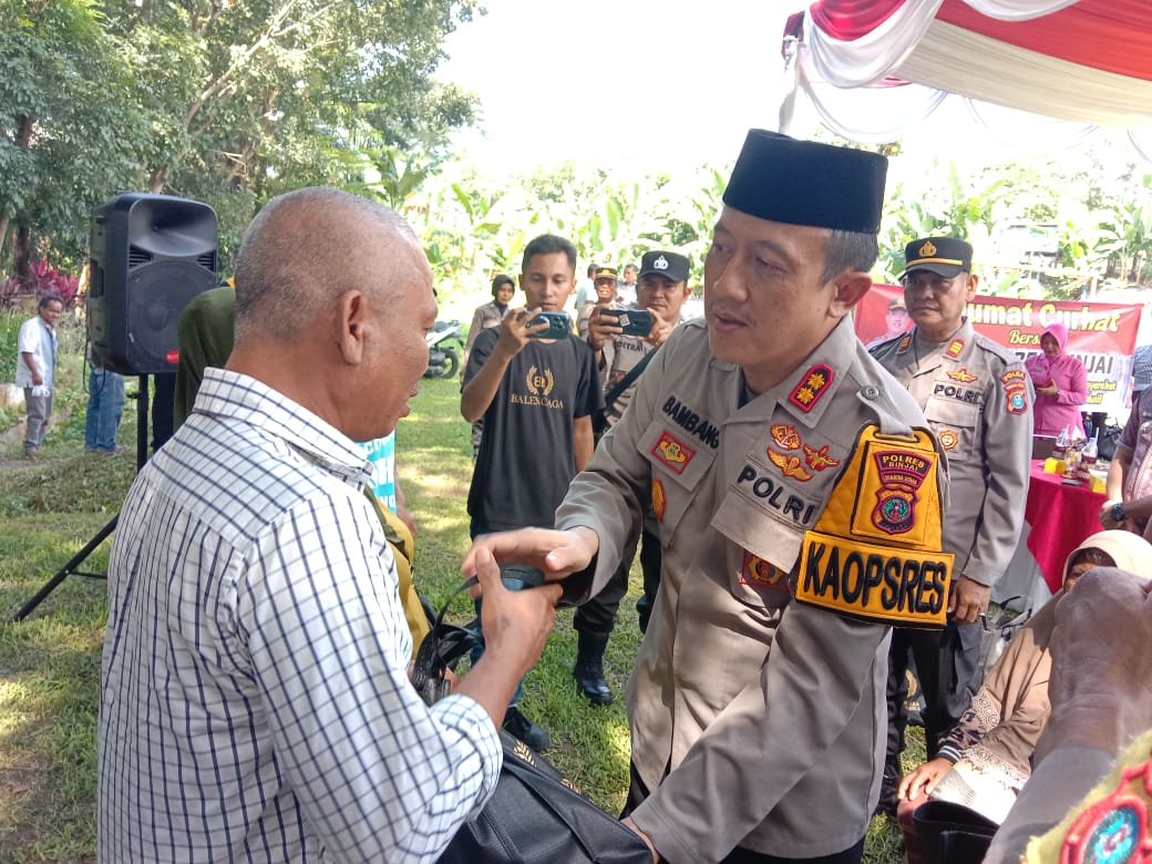 Kapolres Binjai Sapa Warga Limau Sundai Melalui Jumat Curhat Serta Bhakti Sosial