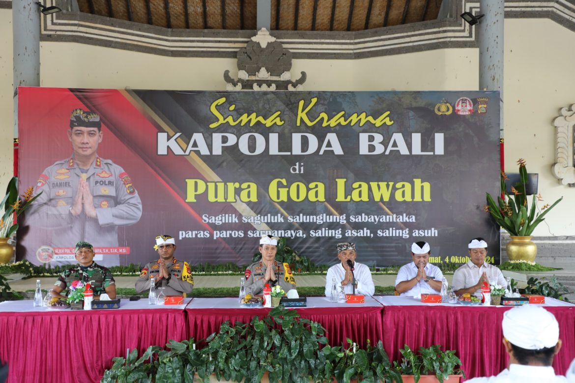 Laksanakan Simakrama di Pura Gowa Lawah, Kapolda Bali Ajak Masyarakat Pesinggahan Wujudkan Kamtibmas Kondusif Bersama*