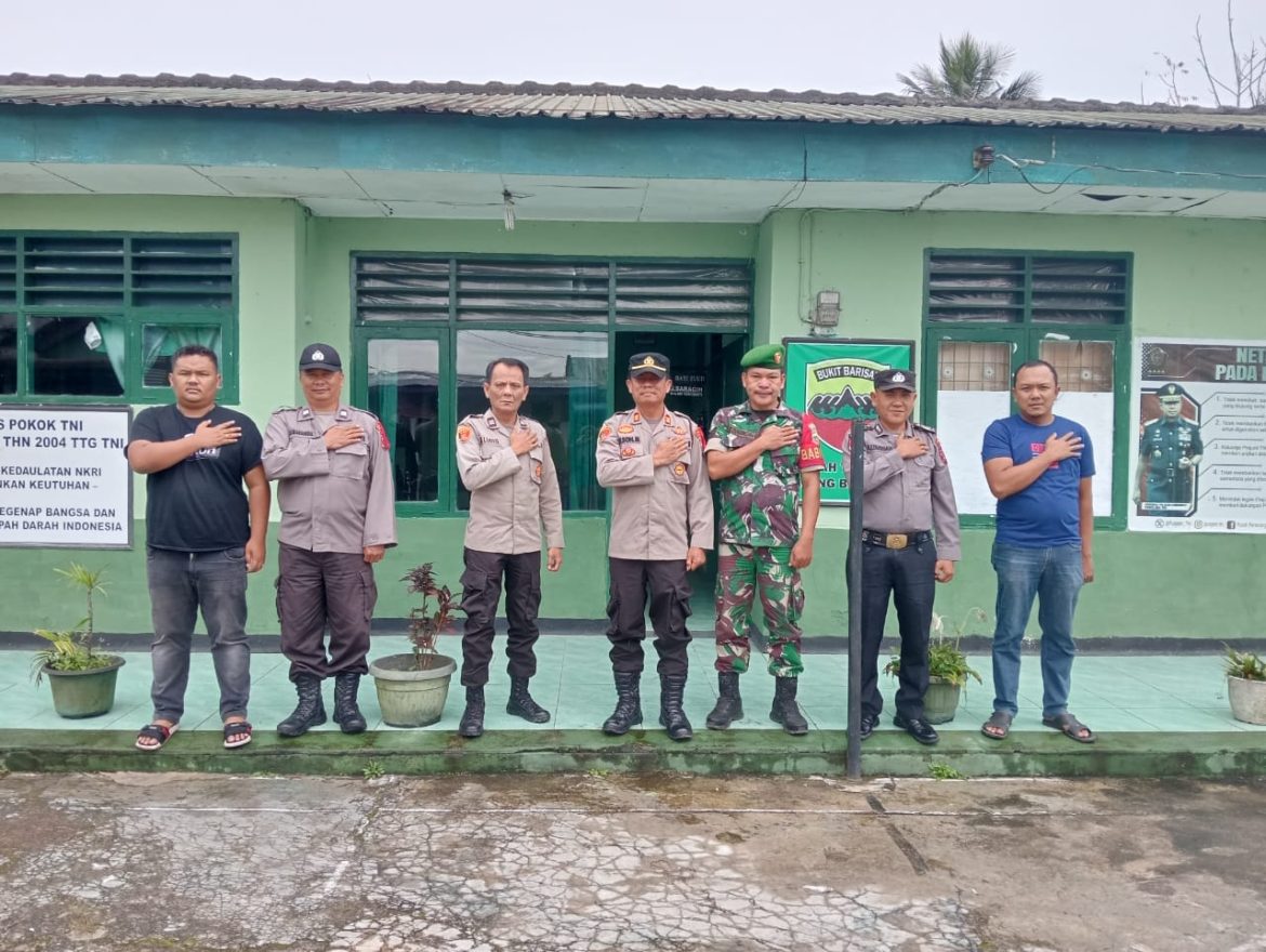 HUT TNI Ke-79 Kapolsek Saribudolok Berikan Kejutan Kepada Danramil 12/Saribudolok,Wujudkan Sinergisitas TNI-Polri*