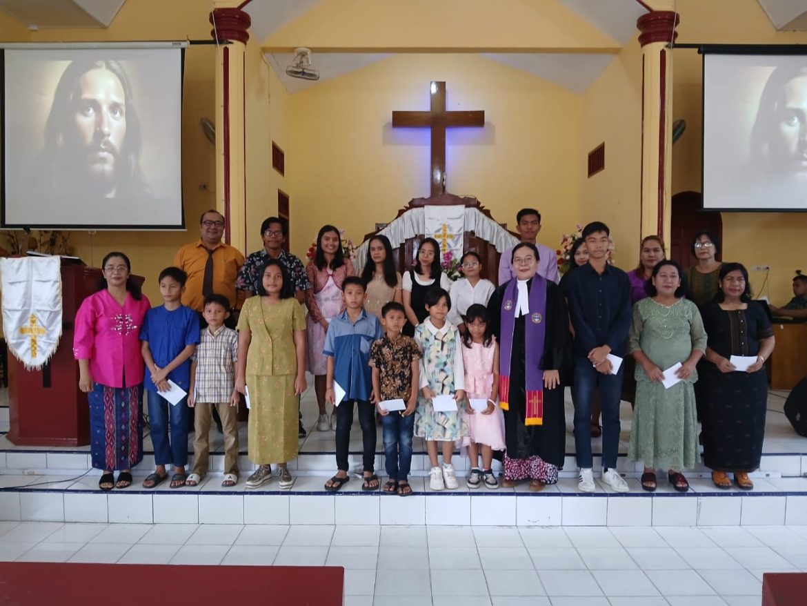 GBKP Rungun Rambung Merah Pematang Siantar Berikan Diakonia Pada Pelajar Tingkat SD Sampaikan Perguruan Tinggi.