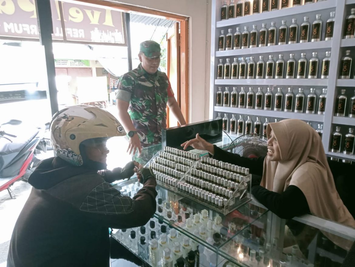 Tingkatkan Ekonomi Warga,Babinsa Komsos Dengan Pelaku UMKM