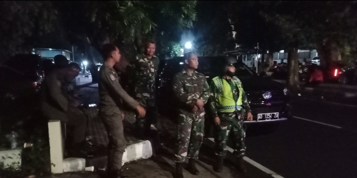 Ciptakan Kondusifitas Wilayah Babinsa dan Polsek Boyolali Kompak Patroli