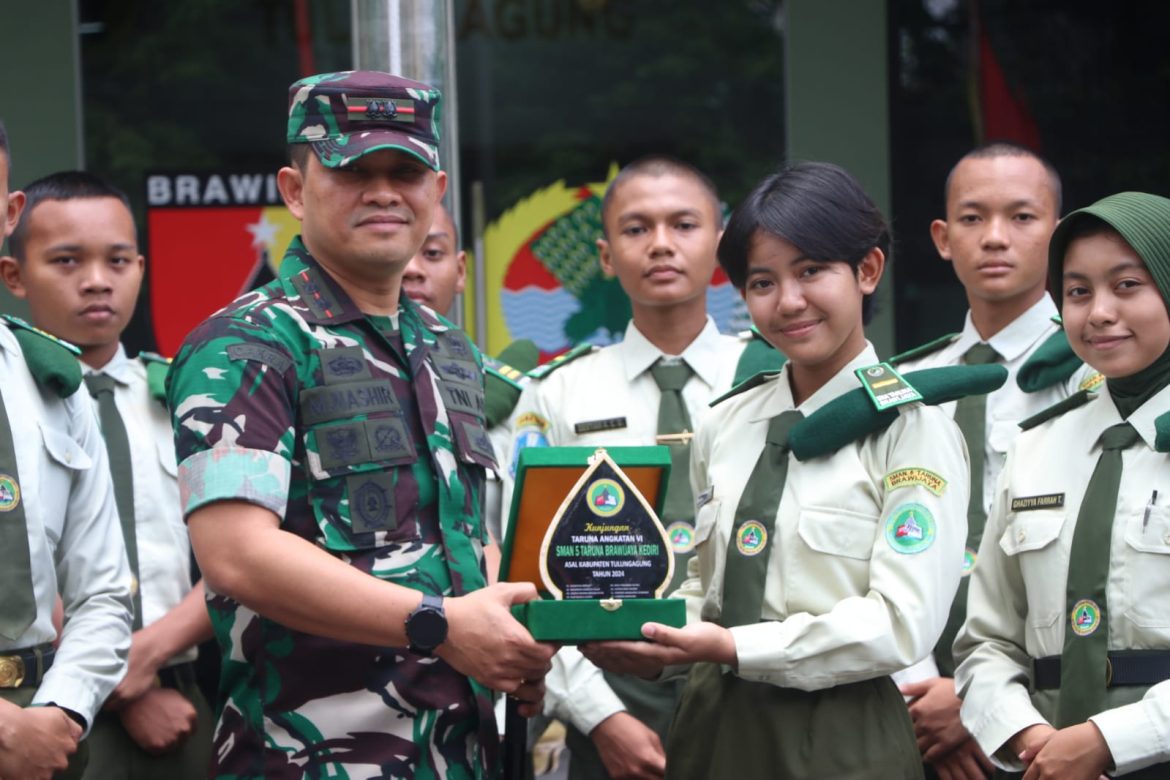 Terima Kunjungan Siswa-Siswi SMAN 5 Taruna Brawijaya, Dandim Berikan Kiat-Kiat Khusus