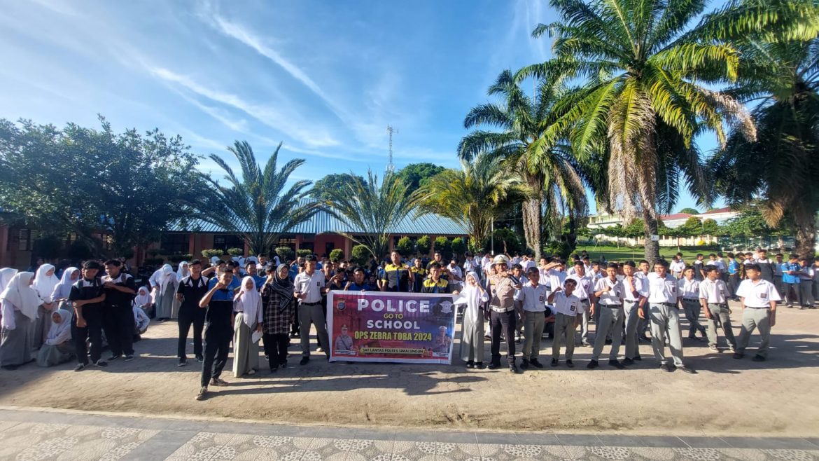 Sat Lantas Polres Simalungun Gelar Police Goes to School, Edukasi Siswa SMK UISU tentang Keselamatan Berlalu Lintas