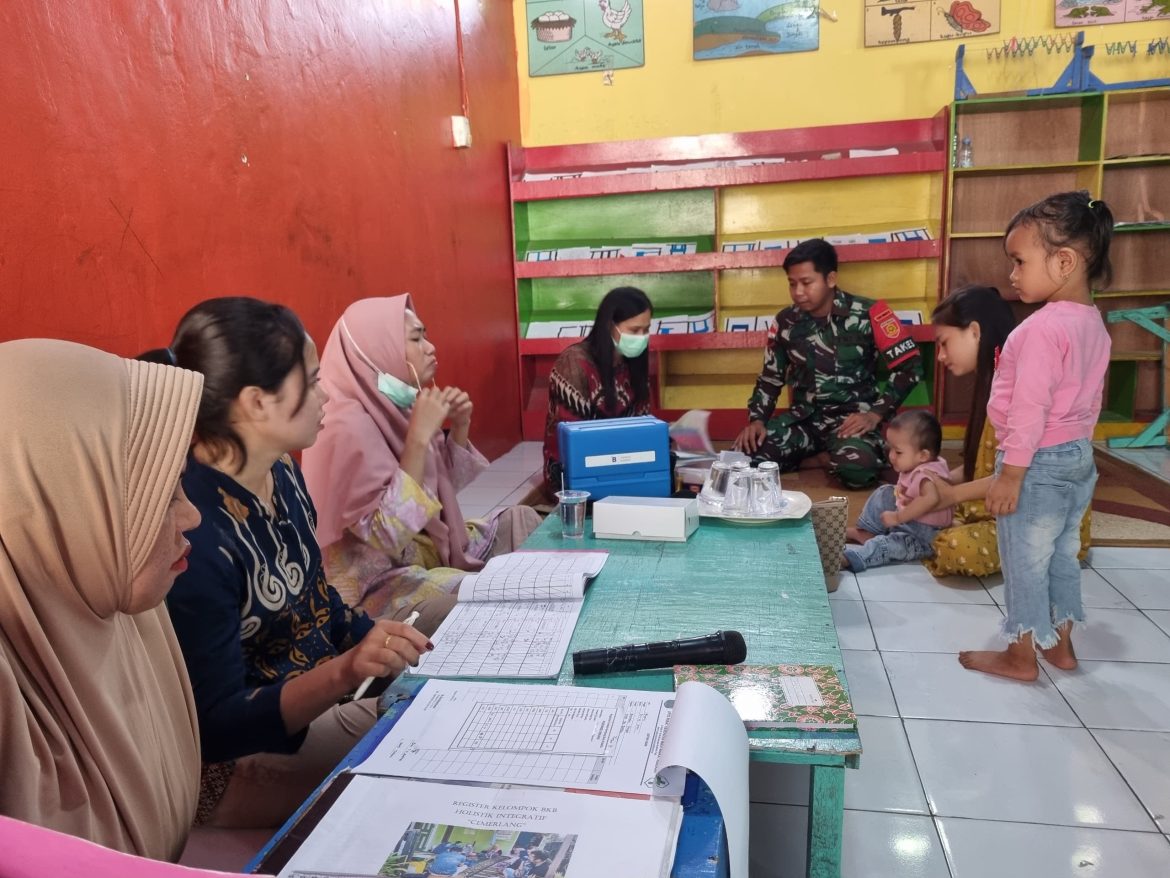 Peduli Kesehatan Mayarakat Perbatasan Satgas Pamtas Yonarmed 11 Kostrad Gelar Layanan Kesehatan Untuk Balita*