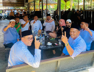 Calon Gubernur Aceh Muzakir Manaf dan Calon Bupati Aceh Timur Haji Sulaiman Tole Ngopi Bareng di Paste Kupi Idi Rayeuk