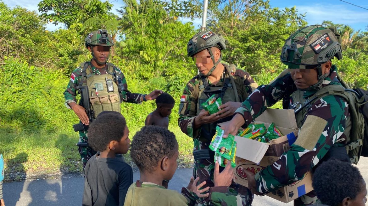 Anak-Anak Keikey Sambut Komsos Marinir Habema