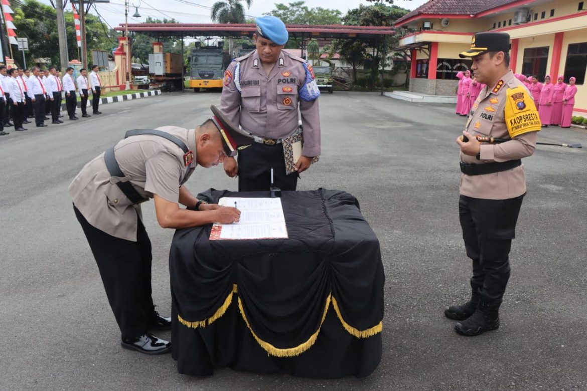 Kapolresta Deli Serdang Pimpin Serah Terima Jabatan Kapolsek Talun Kenas