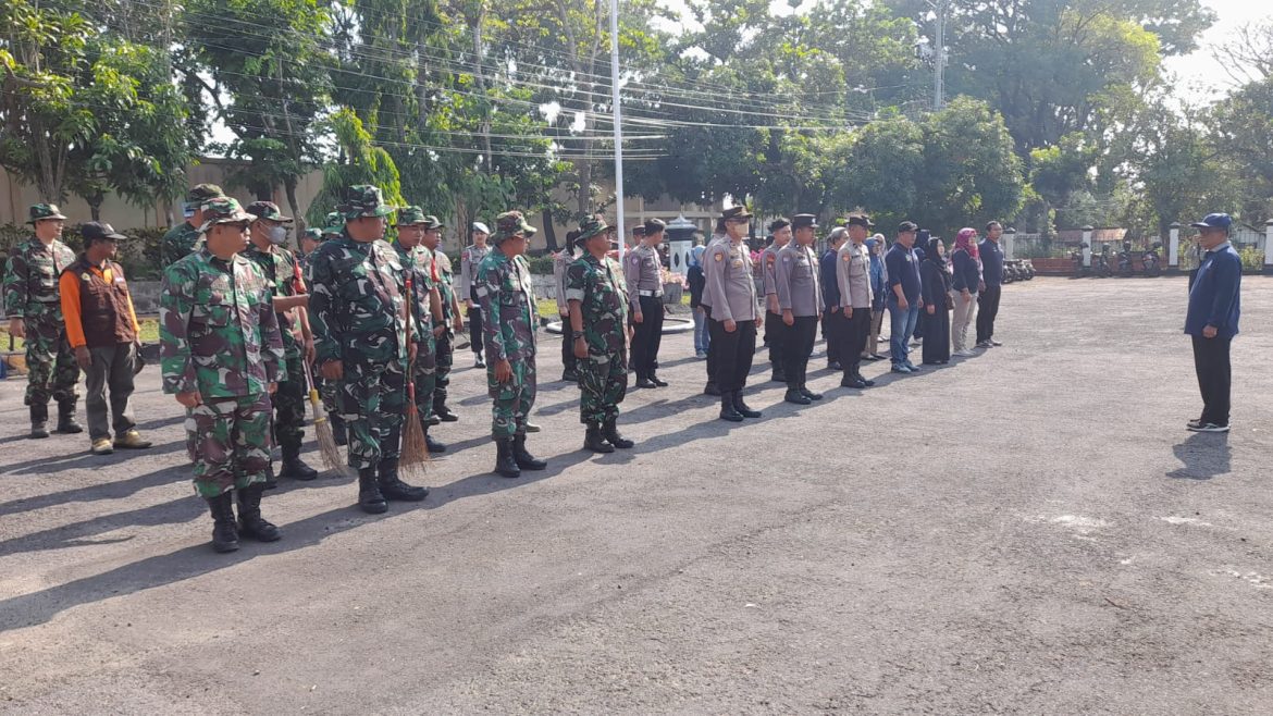 Sambut Hari Pahlawan Kodim Boyolali Ajak Masyarakat Bersihkan TMP