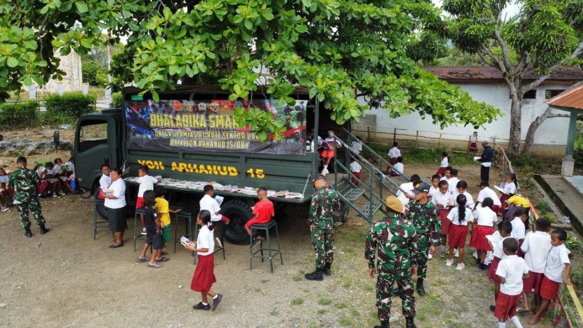 Satgas Pamtas RI-RDTL Sektor Barat Yonarhanud 15/DBY Hadirkan Bhaladika Smart Car Mobil Pintar Untuk Anak SDK 1 Eban