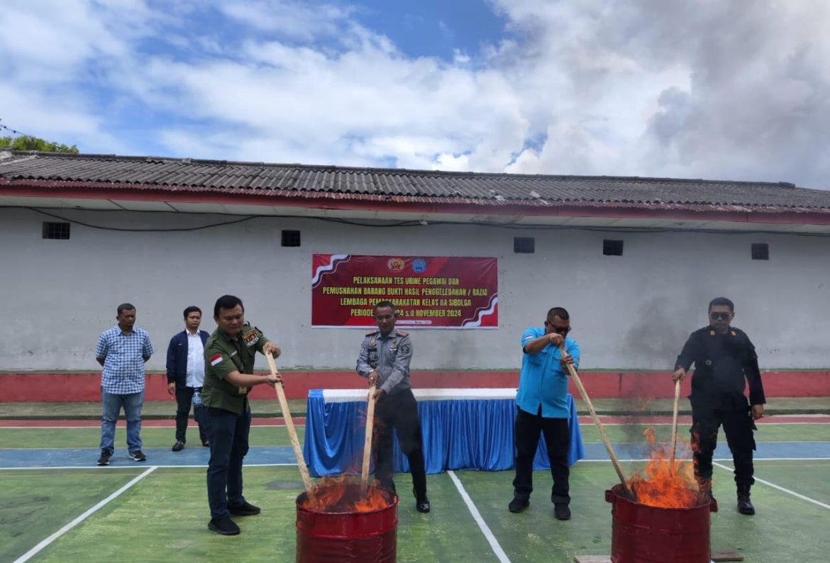 BERSAMA BNN, LAPAS SIBOLGA MUSNAHKAN BARANG HASIL RAZIA