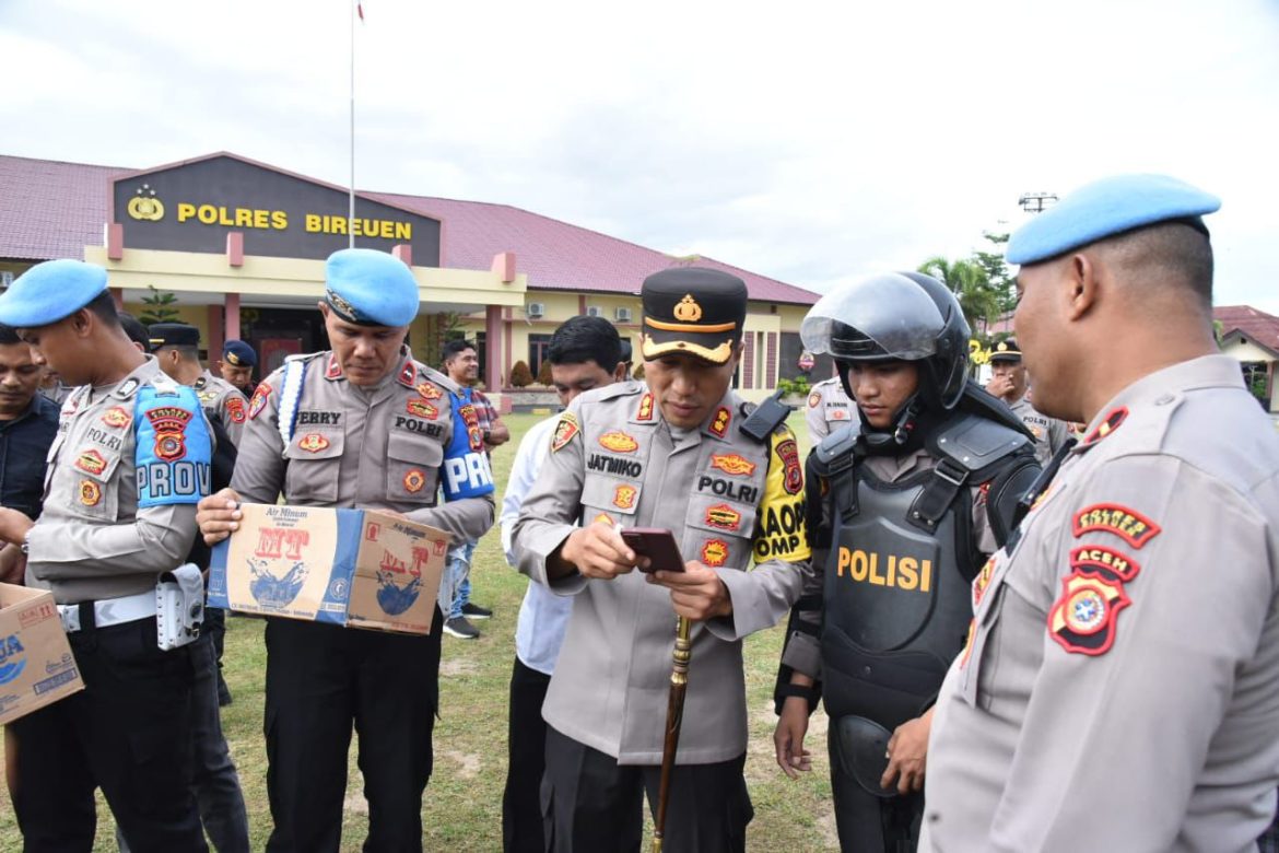 Jalankan Instruksi Kapolri Cegah Judi Online, Kapolres Bireuen Cek HP Personil