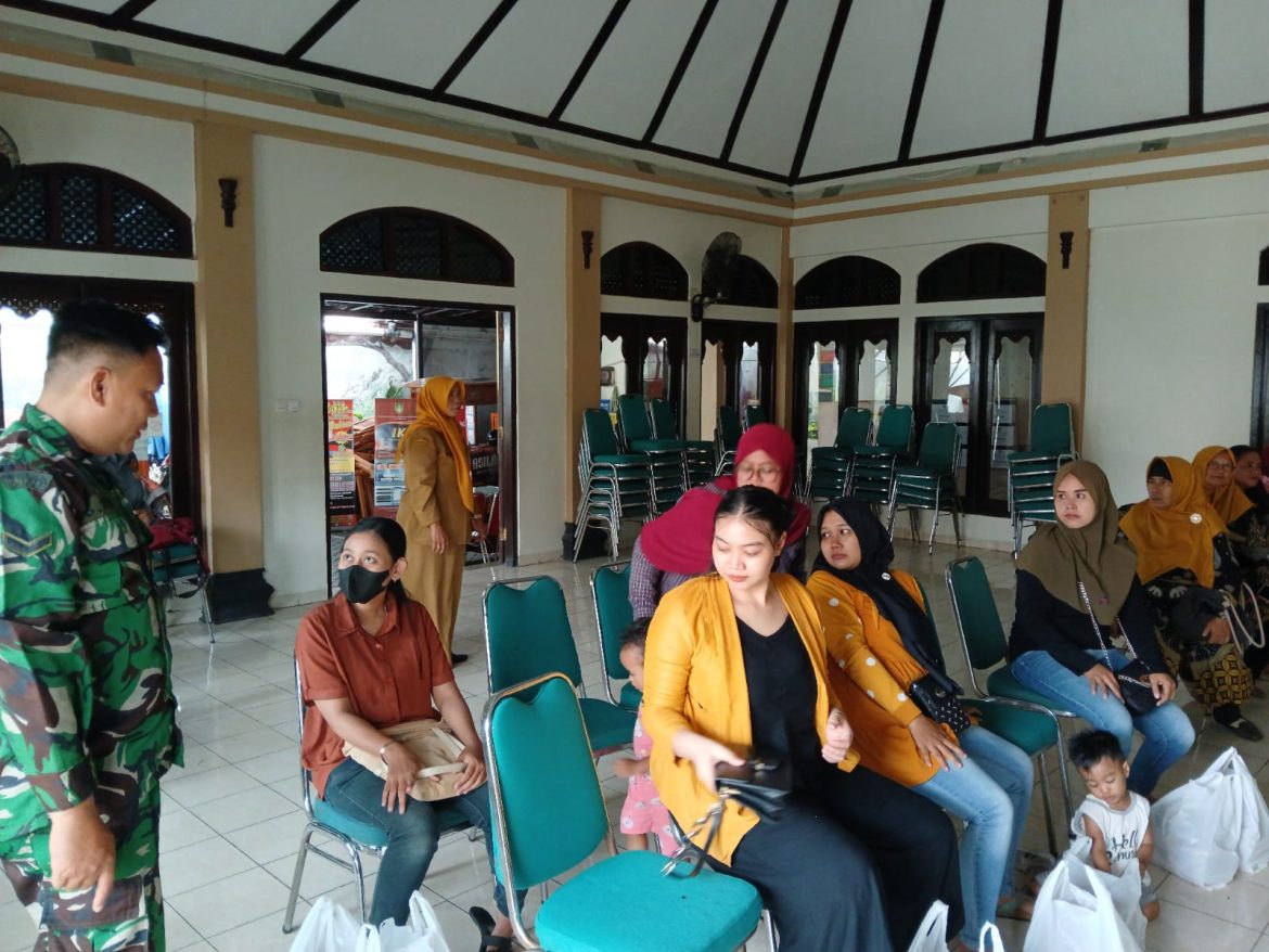 Peran Serta Babinsa Danukusuman Pembagian Bantuan Pangan Anak Stunting