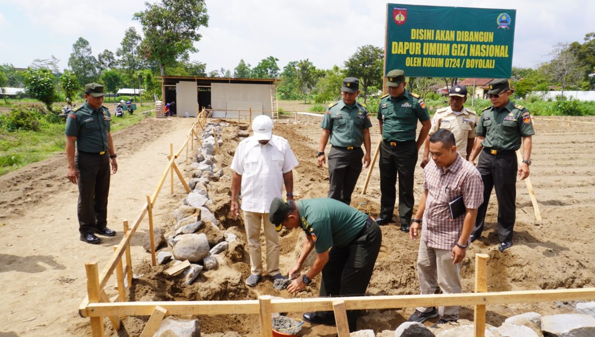 Peletakan Batu Pertama Pembangunan Dapur Umum Gizi Nasional Oleh Kodim Boyolali