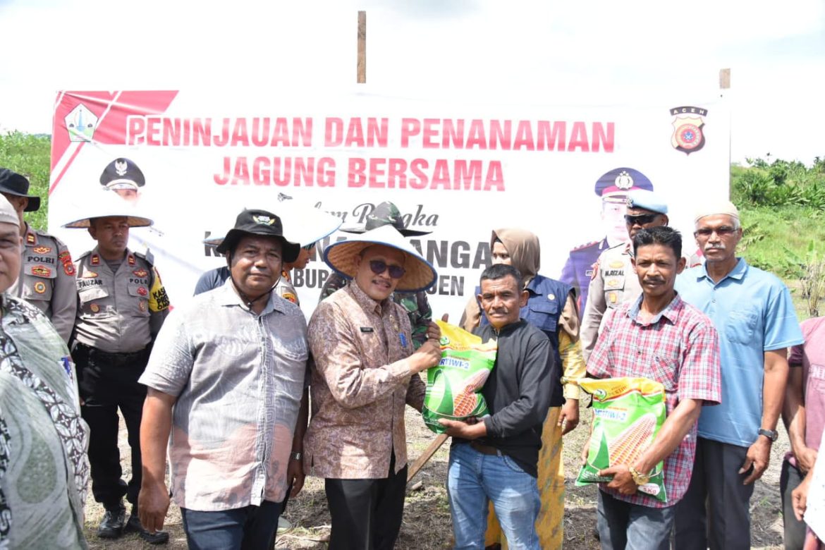 Dukung Asta Cita Presiden RI, Polres Bireuen Tanam Jangung Bersama Masyarakat