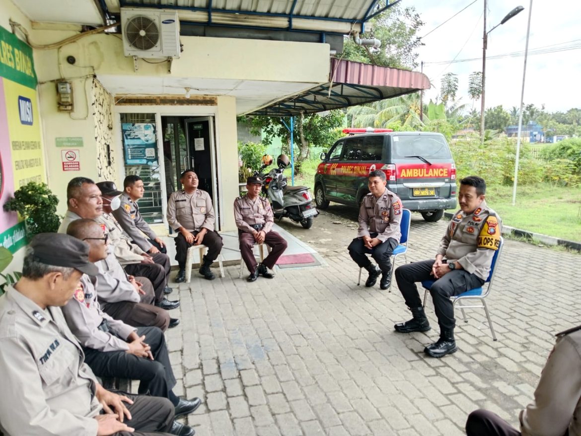 *Kapolres Binjai berikan semangat dan motivasi terhadap personil yang sakit menahun*