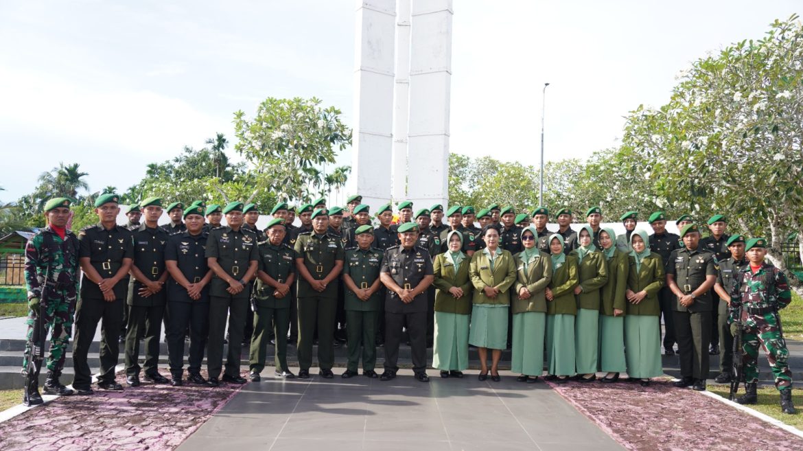 Hubdam Kasuari Gelar Ziarah ke TMP dan Anjangsana ke Rumah Veteran dalam Rangka HUT Ke-79 KOMLEKAD