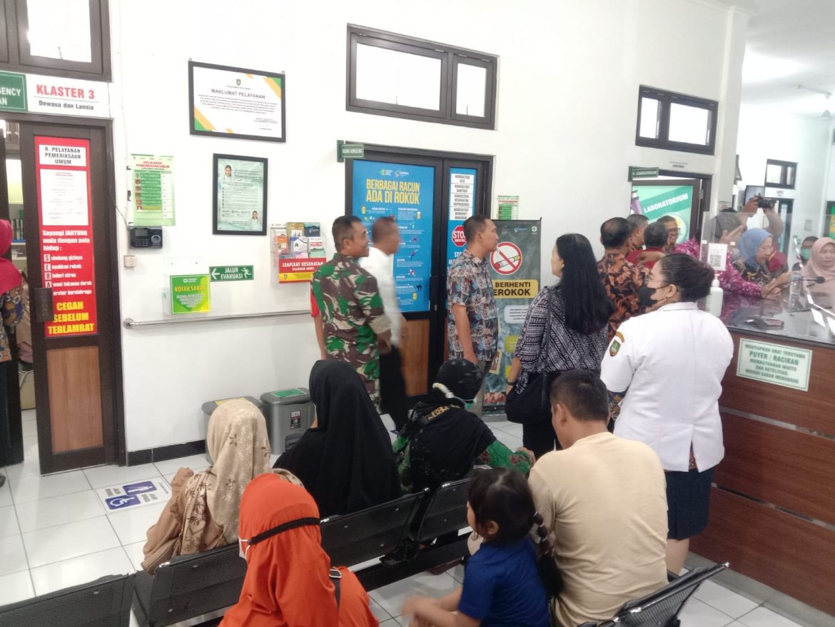 Babinsa Kratonan Ikuti Kunker Menteri Kesehatan RI di Puskesmas Kratonan Serengan