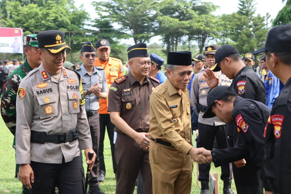 Kapolres Ogan Ilir AKBP Bagus Suryo Wibowo, S.I.K Pimpin Apel Pengecekan Personil Dalam Rangka Pengamanan TPS Pilkada Serentak Kabupaten Ogan Ilir