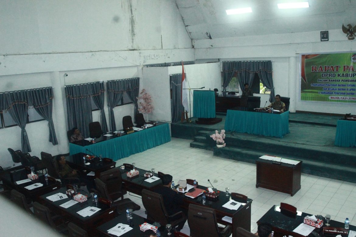 DPRD Toba dan Pjs Bupati Teken Persetujuan Bersama RAPBD 2025 dan Ranperda Gedung Bangunan. 