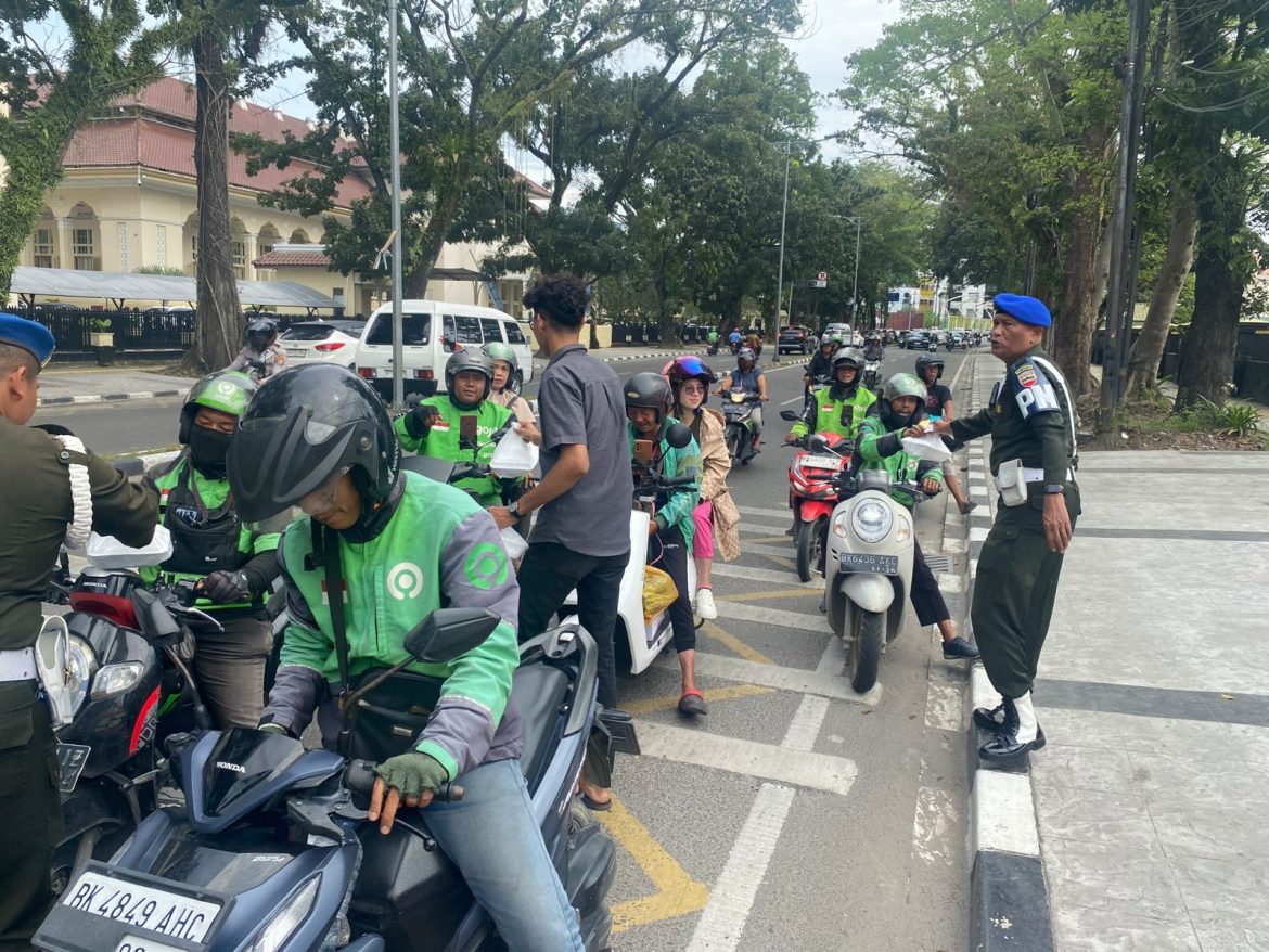 Di Jum’at Berkah,Personel Denpom I/5 Medan Kembali Berbagi*