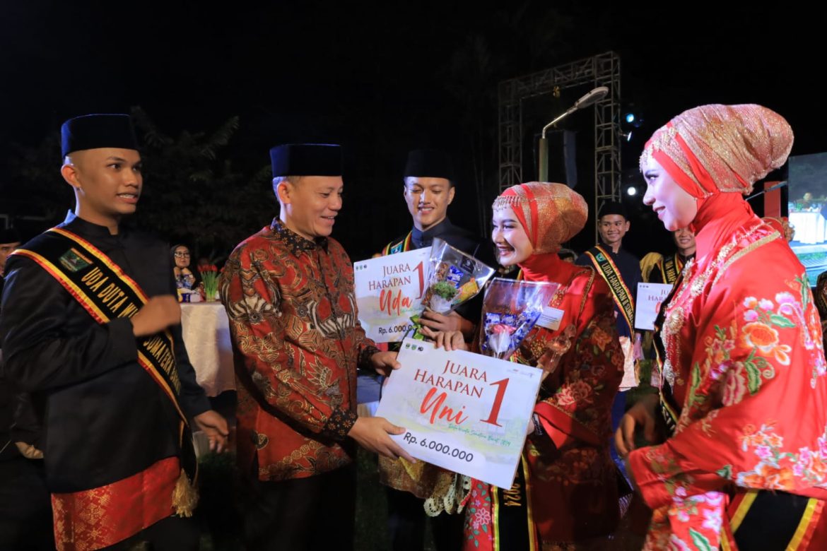 Grend Final Uda Uni Tingkat Sumbar, Bupati Sabar AS, Turut Beri Suppor Peserta dari Pasaman