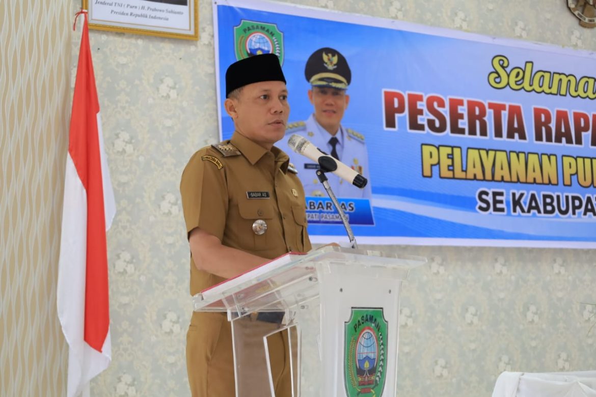Didampingi Ombusdman, Bupati Sabar AS serahkan penghargaan pelayanan publik terbaik,