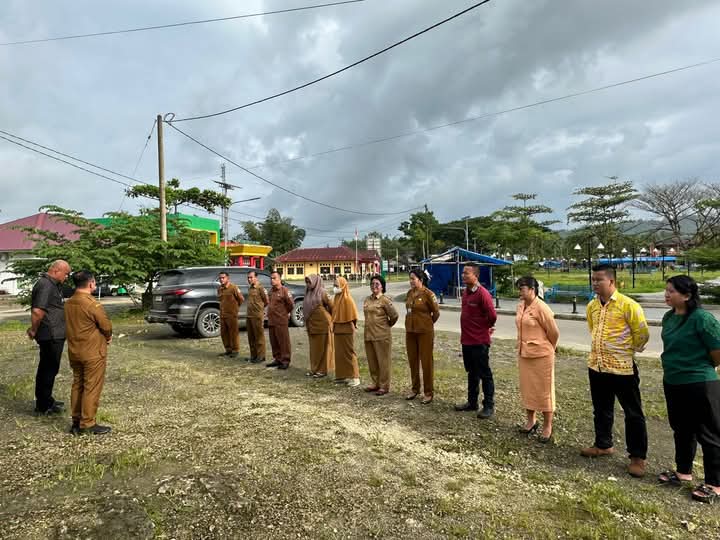 Bupati Nias Utara, Amizaro Waruwu, bersama Sekretaris Daerah Sidak Beberapa OPD