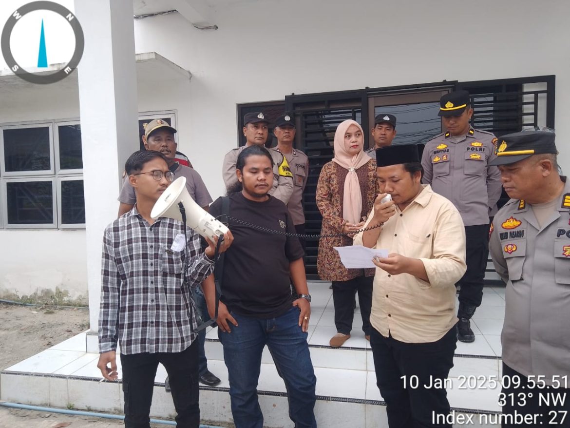 Tak Bosan Aktivis R² Hajar Kantor Kesbangpol di Duga Sarat Korupsi
