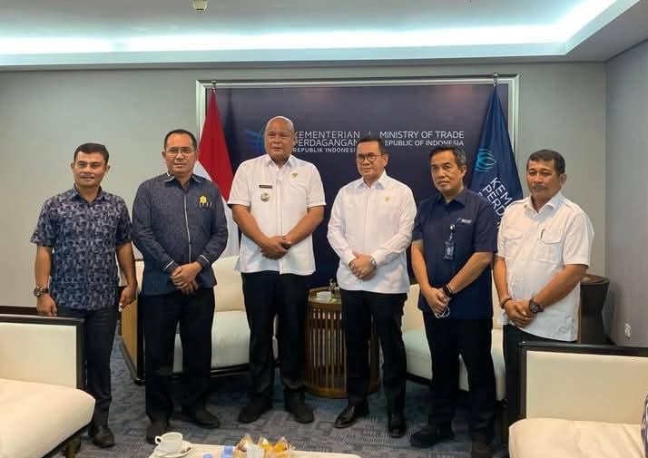 Bupati Nias Utara, Amizaro Waruwu, bersama Ketua DPRD Nias Utara