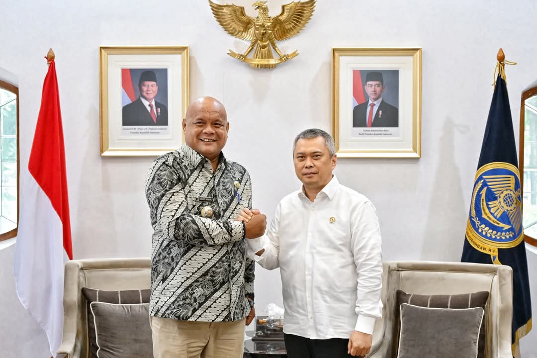 Bupati Nias Utara, Amizaro Waruwu, bersama Ketua DPRD Kabupaten Nias Utara, Yaaman Telaumbanua