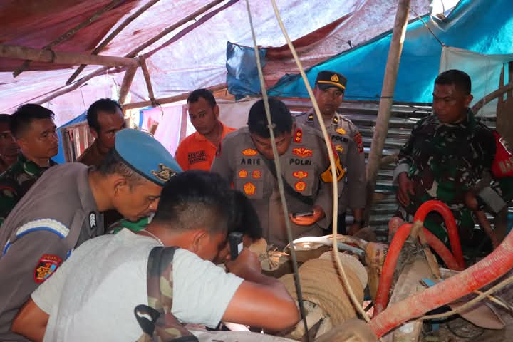 Polri / TNI dan Pemerintahan Kab. Madina, Turun Kelokasi Tambang Emas Ilegal.* 